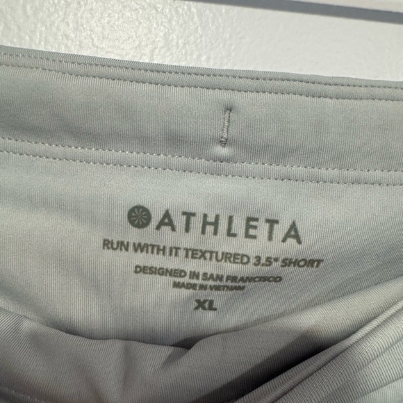 Athleta Run with it Textured 3.5 in Two-Tone Gray Purple Athletic Shorts - Picture 2 of 3